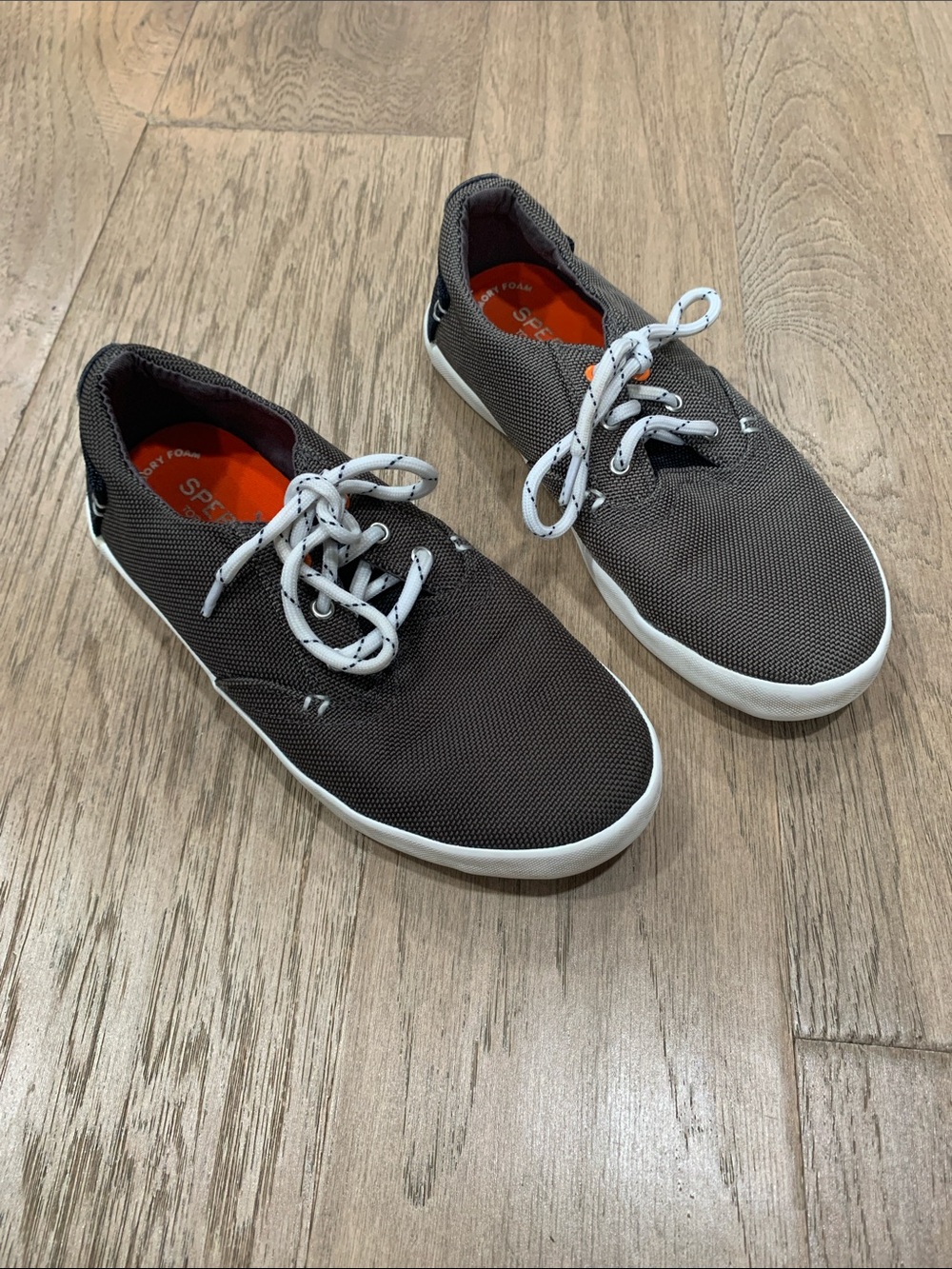 Sperry Kid’s Brown Canvas Low-Top Sneakers with White Soles Size 2.5M